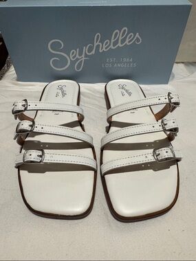 NIB Seychelles white  sandals.